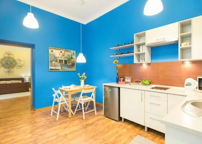 The Quiet Blue In The Center! アパート