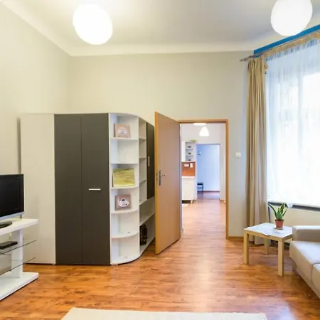 The Quiet Blue In The Center! Apartment